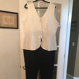 💥SOLD 💥. Jumpsuit white/black